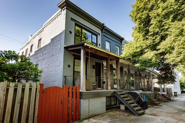 Building Photo - BEAUTIFULLY RENOVATED on the best block in Remington