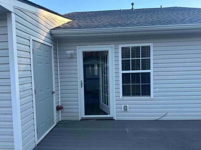 Photo - 1633 Summerwoods Cir