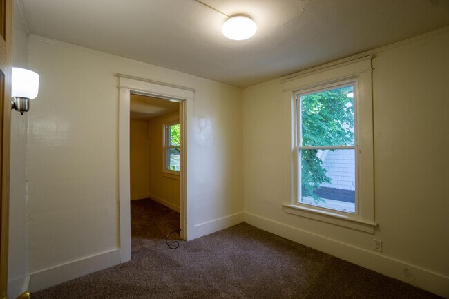 917 Lancaster Ave