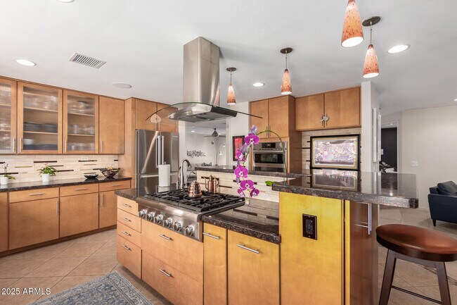 2909 E Las Rocas Dr