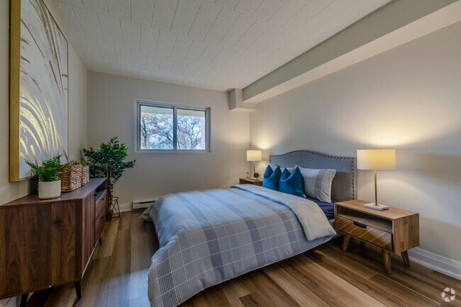 Photo - Silvercreek Parkway