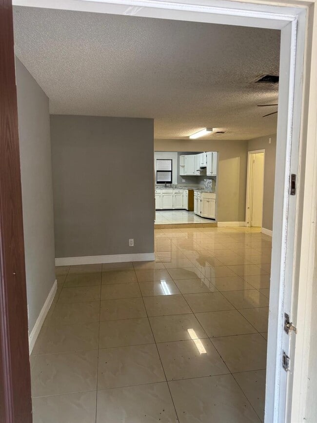 Photo - 5163 Club Rd