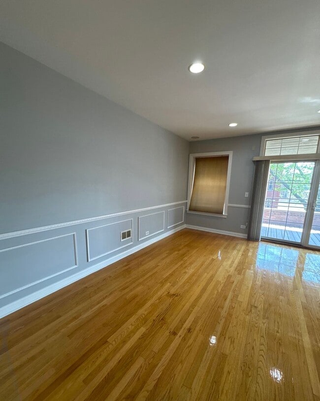 Photo - Beautiful 3 bedroom 2 bathroom condo In Near Presidential Library