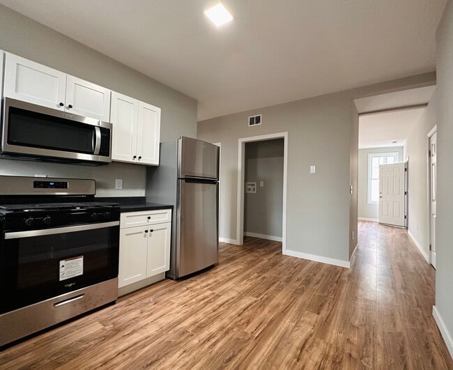 19 Thompson St Unit B