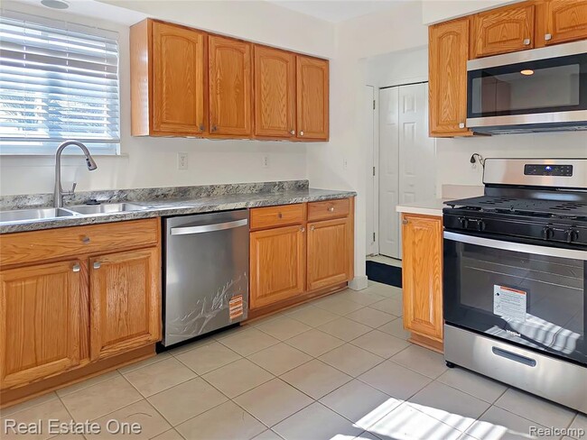 Photo - 8241 Clippert St