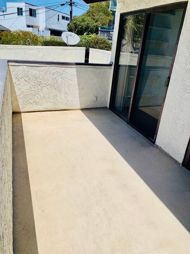Photo - Unbeatable Location! Ocean View two bedrooms and two bathrooms two story condo with gated undergr... Unidad # 6