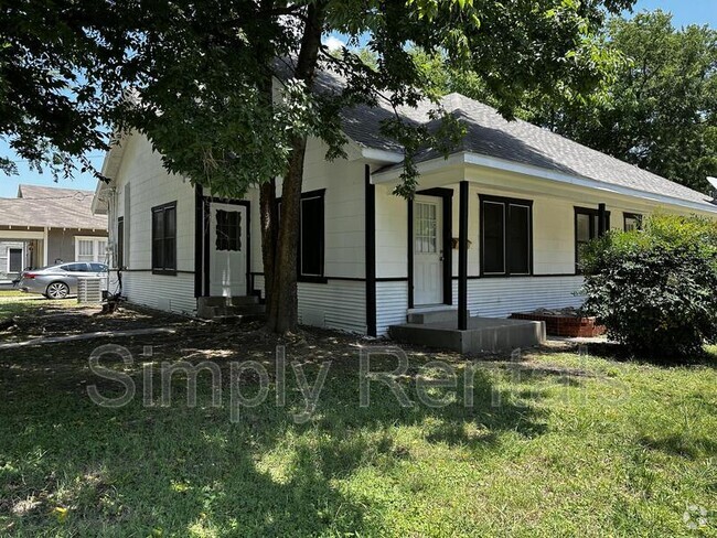 Building Photo - 1410 Sycamore St Rental