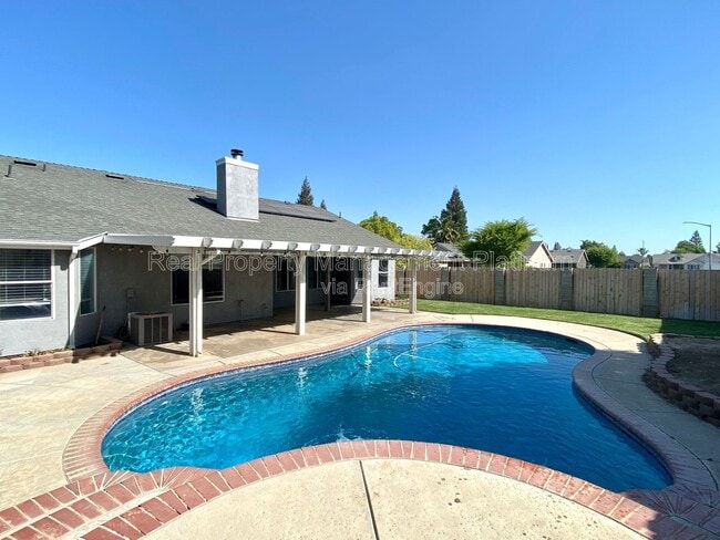 Building Photo - 6509 N Vista Ave