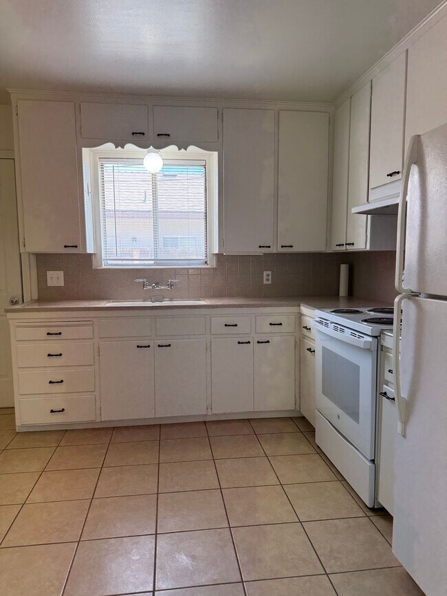 Photo - 514 W Iris Ave Unit 514 W. Iris Ave Apt A