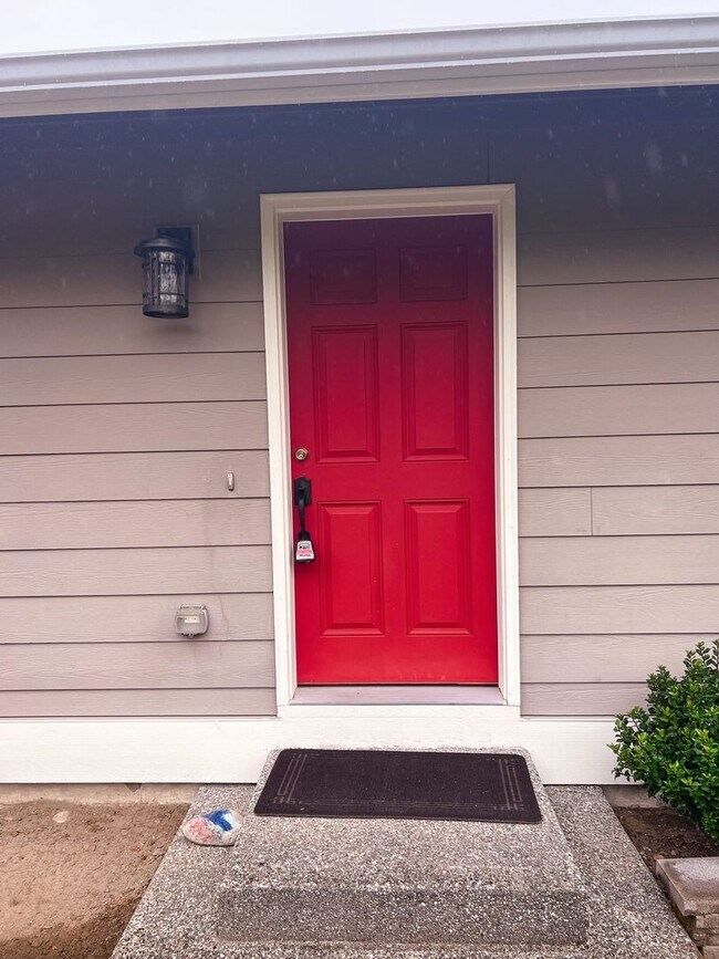 Photo - 3 Bed 2 Bath Rambler Gold Bar