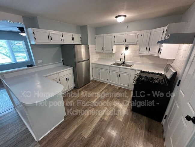 Photo - 10809 Ewing Ave