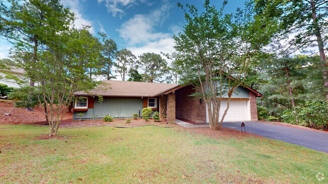 Building Photo - Cottage Style Home in Pinehurst $500 OFF 1...