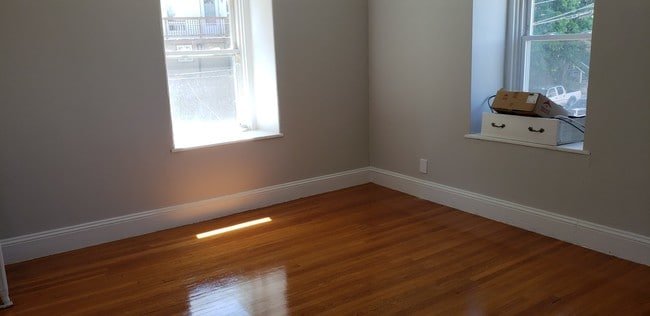 Building Photo - 172 Bigelow St Unit 2