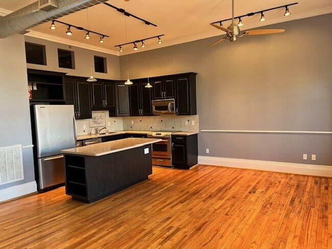 Photo - Available Condo in the Heart of Downtown A... Unidad 203