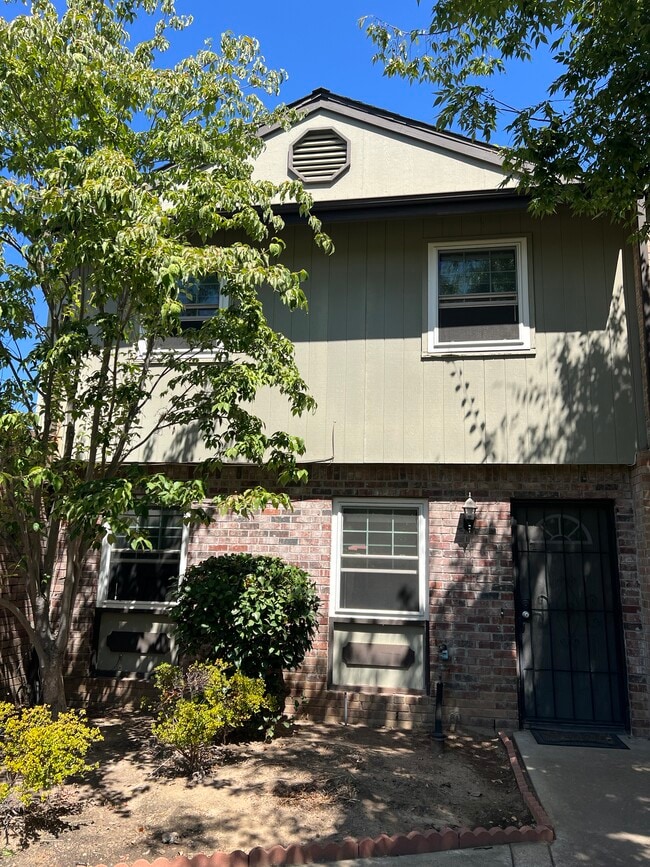 Building Photo - 10845 Coloma Rd Rental