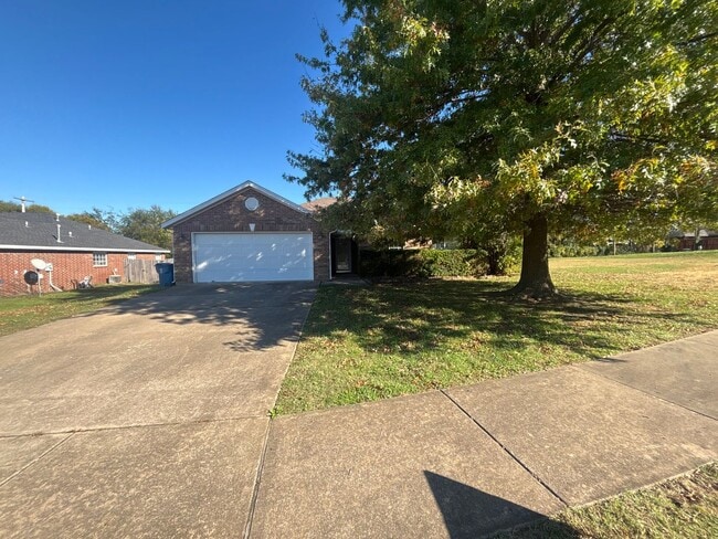 Building Photo - 1701 SW Elington St