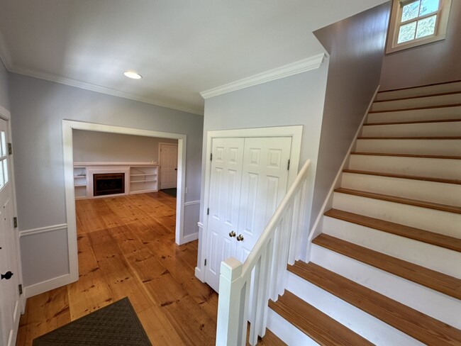 Entry - 102 Ways Ln