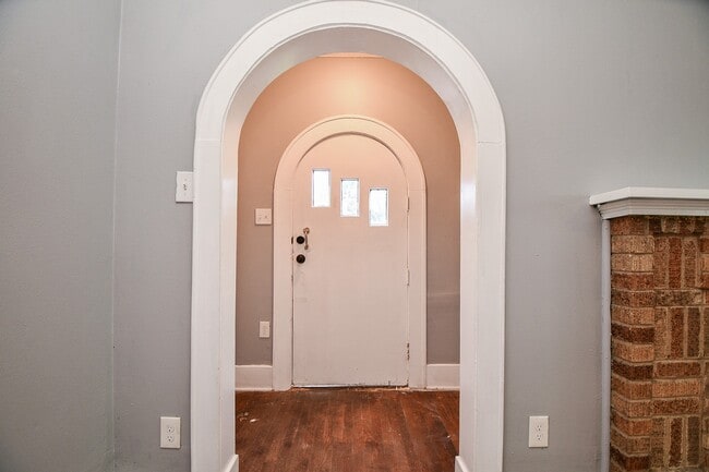 Photo - 3319 Holman St