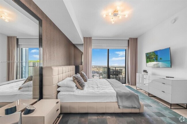 Building Photo - 88 SW 7th St Unit 3806 Rental