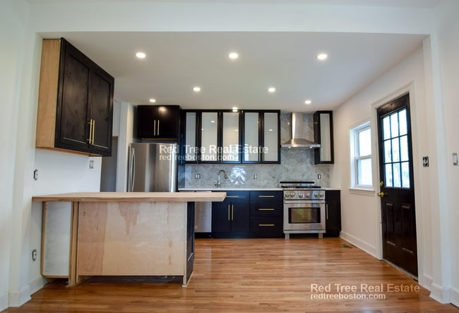 Building Photo - 36 Cedar St Unit 1