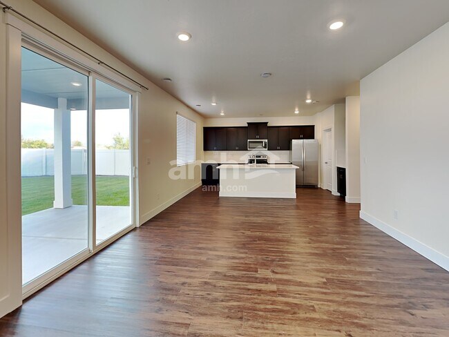 Photo - 9366 Wabash St