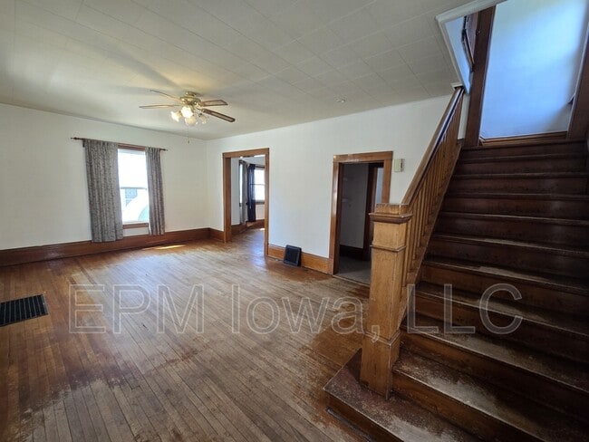 302 Long St