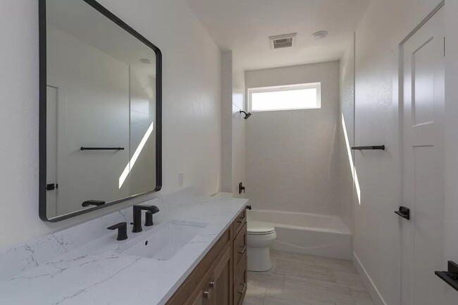 Photo - Luxury Townhome in Quiet Neighborhood