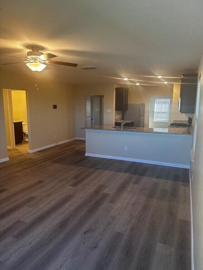 Photo - Room in Apartment on Harbor Lndg