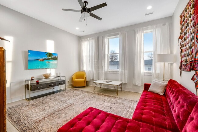 Photo - 925 E Madison St Unit 2