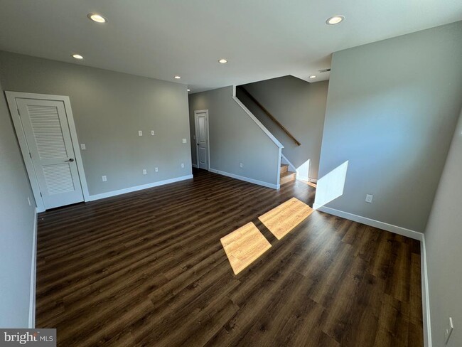 Photo - 210 E Piccadilly St