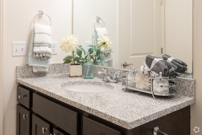 2BR, 2BA - 1,193 SF - Bathroom