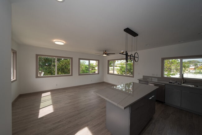 Building Photo - 1528 Hooli Cir Unit Up 3