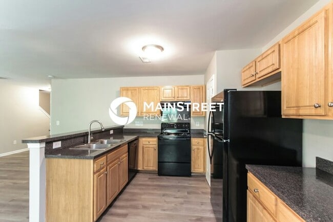 Photo - 3 Bedroom Pet-Friendly Home in Charlotte, NC with Main Street Renewal