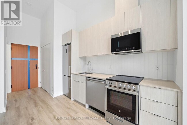 Photo - 1660 Bloor St W Unit 102