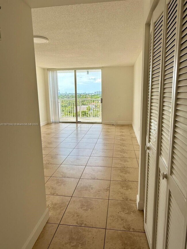 Photo - 2000 NE 135th St Unit 906