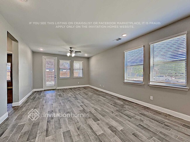 Photo - 1638 Luckenbach Dr