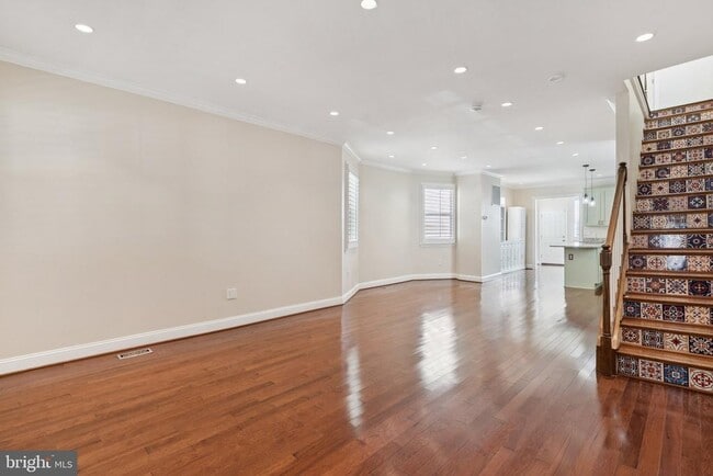 Photo - 908 Longfellow St NW