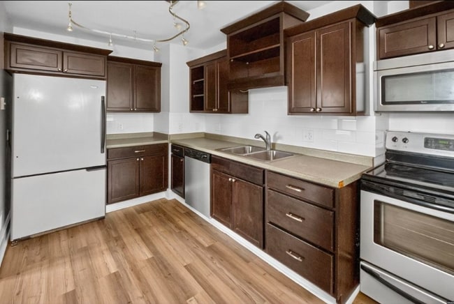 Photo - 304 S Poplar St