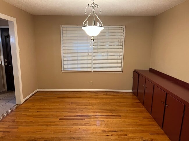 Photo - 110 Laurel Cir