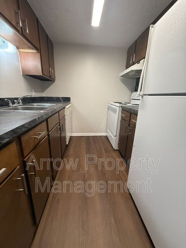 Photo - 2338 Lynn St