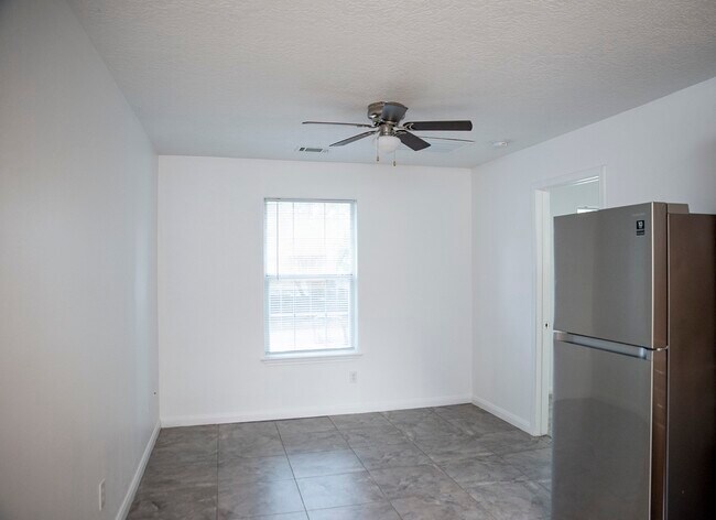 Photo - 605 Orangewood Dr Unit B