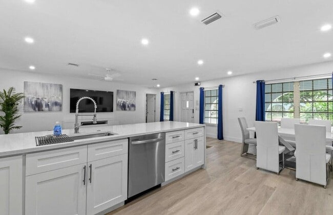 Photo - 4421 NW 2nd Ct