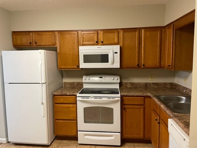 Building Photo - 1503 La Fontenay Ct Unit 1503