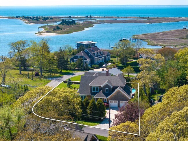 Photo - 32 W Neck Cir