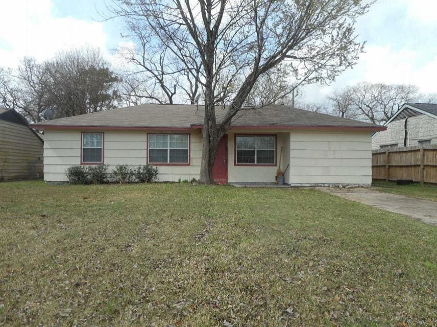 Photo - 721 Champs St