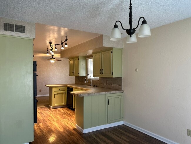 Photo - Charming and Close to Dining, Shopping, Gym, Theater