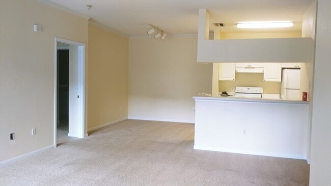 Building Photo - 2 Bedroom 2 bathroom in The Abor Lakes Luxury Condominium. Stop, Look and Lease!