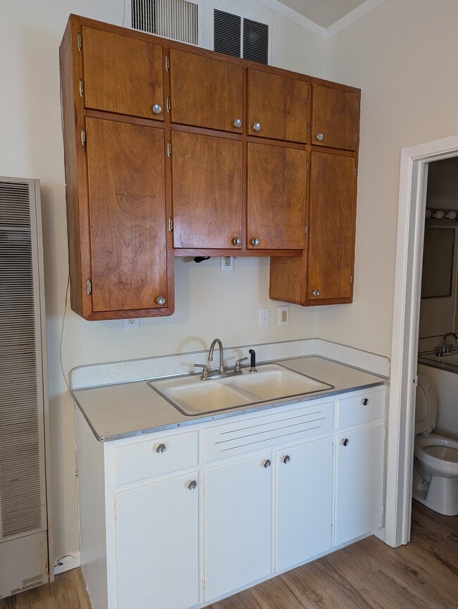 Photo - 635 E Grove Ave