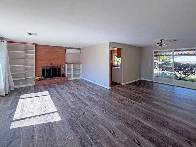 Photo - 184 Lynnbrook Dr
