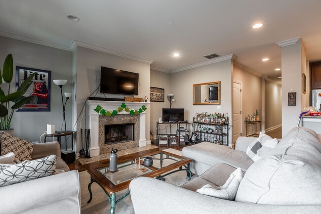 Photo - 1136 W Diversey Pky Unit 3